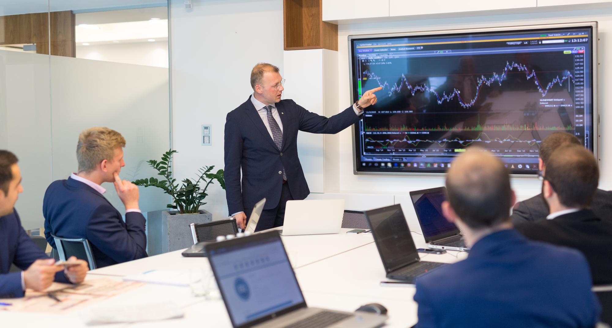 Analyst presenting market research